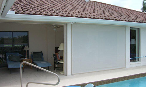 screen with accordion shutters installation project